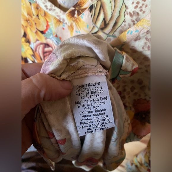 Johnny‎ Was Hera Floral Print V-Neck Swing Tee Blouse Top Bohemian XL Animal - Picture 6 of 6